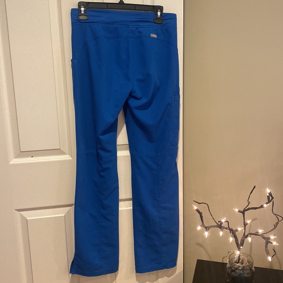 FIGS - Picture 5 of 12